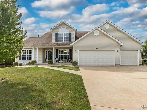 266 Hickory Wood Dr, Lake Saint Louis, MO 63367