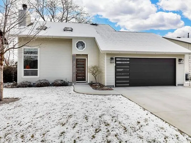 3146 N Maywood Ave — Photo 17