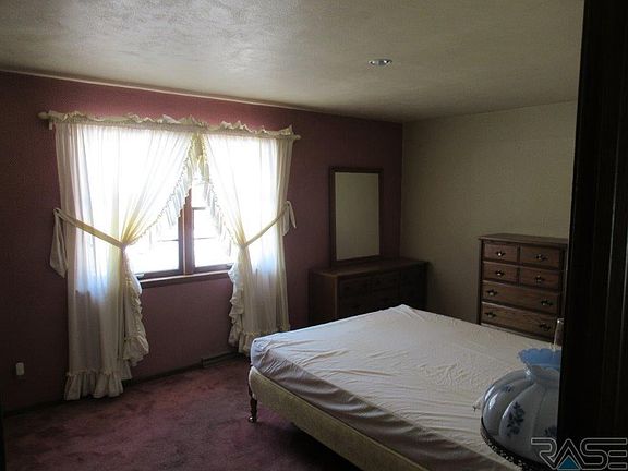 3rd image of 504 W Bishop St