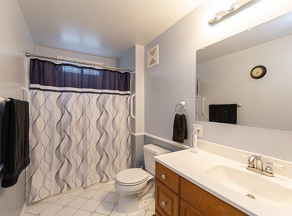 5th image of 27 Trenton Ave
