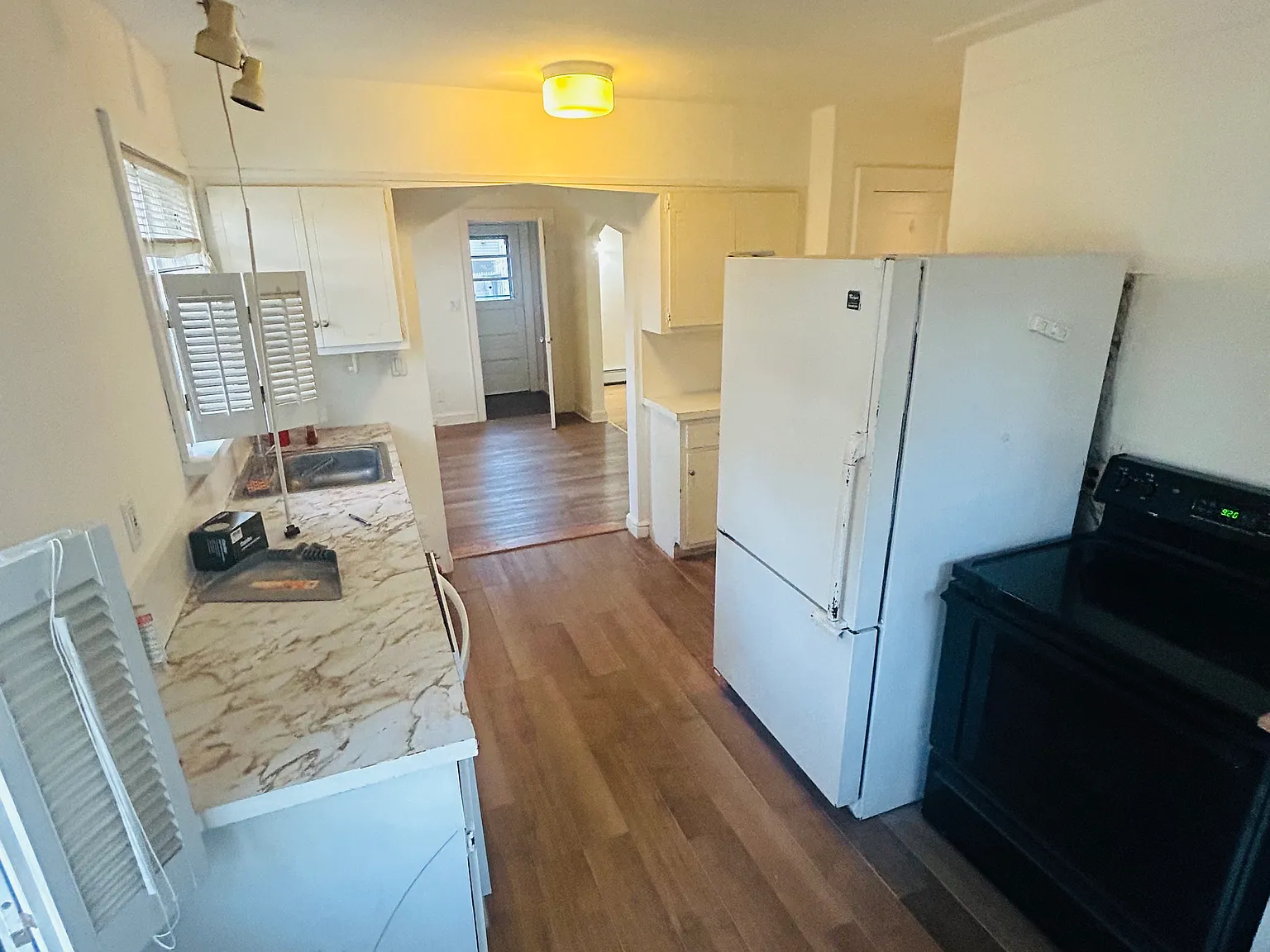 Clarendon St, Dix Hills — Photo 2