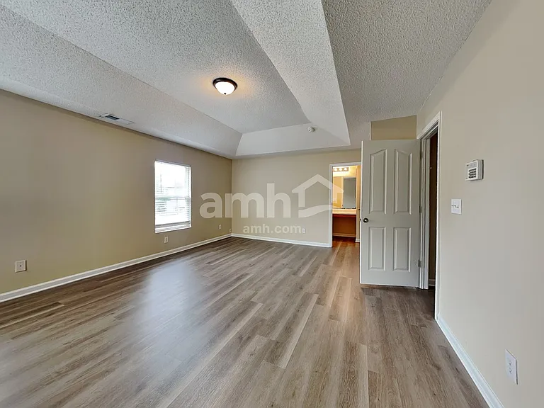 1053 Kings Mountain Ln — Photo 8