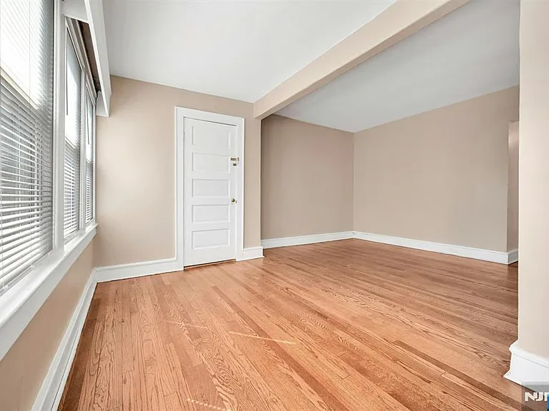 304 Midland Ave #1 — Photo 14