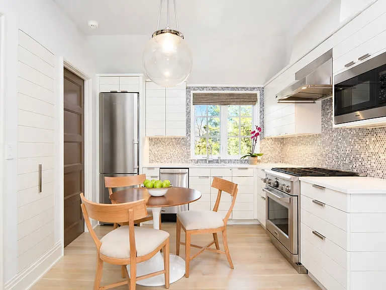 411 Montauk Hwy — Photo 2