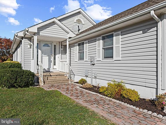 2nd image of 36851 W Pond Cir