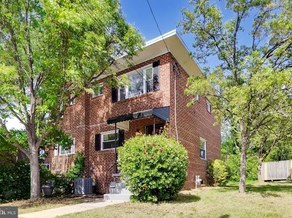 864 Neptune Ave, Oxon Hill, MD 20745