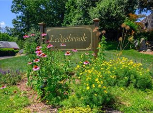 64 Ledgebrook Dr, Norwalk, CT 06854
