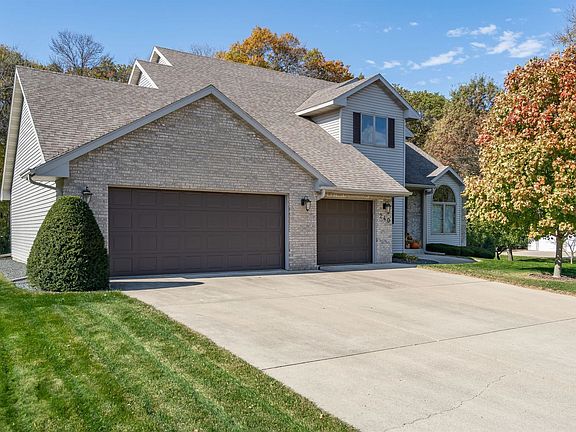 3rd image of 240 Oakwood Ln