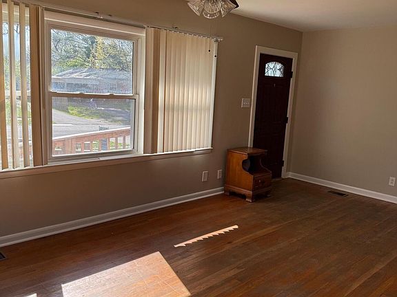 5th image of 339 Hillcrest Dr