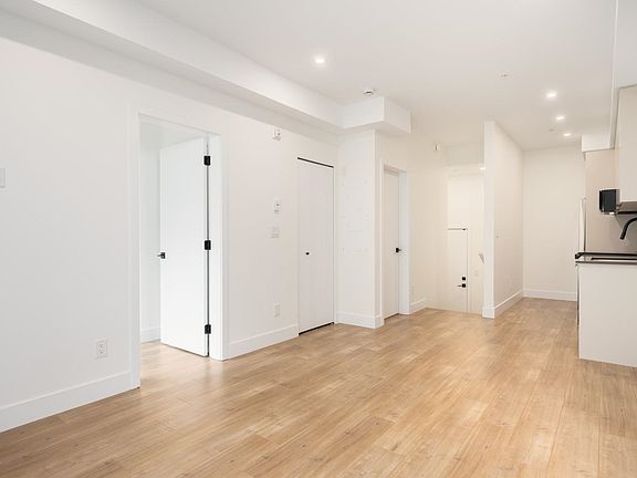 5th image of 14398 60th Ave #108