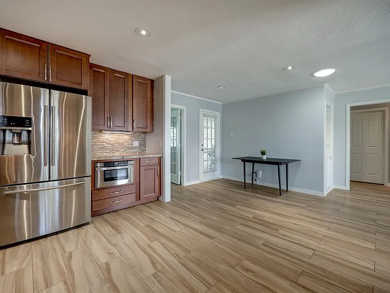 906 T C Jester Blvd — Photo 10