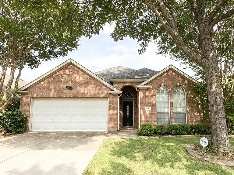 2829 Dunbar Dr — Photo 1