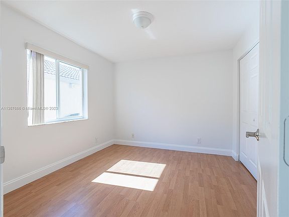 5th image of 1373 Presidio Dr