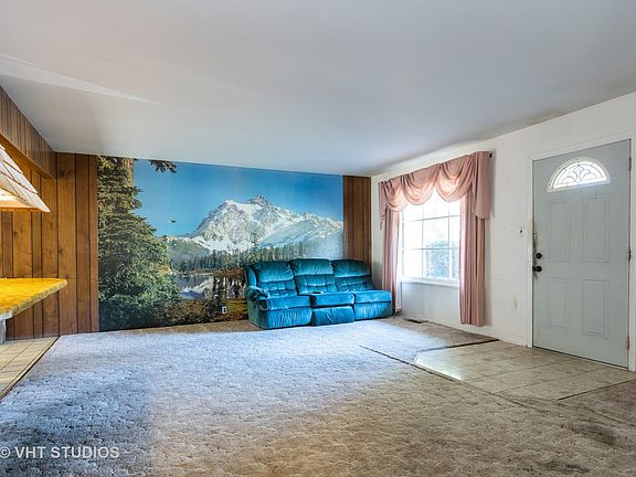 2nd image of 204 Glengary Dr