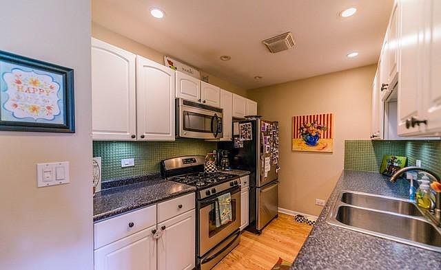 1st image of 435 W Oakdale Ave #3AF