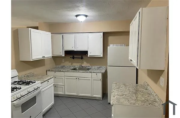 Building Photo - 1601 SW 46th Ave