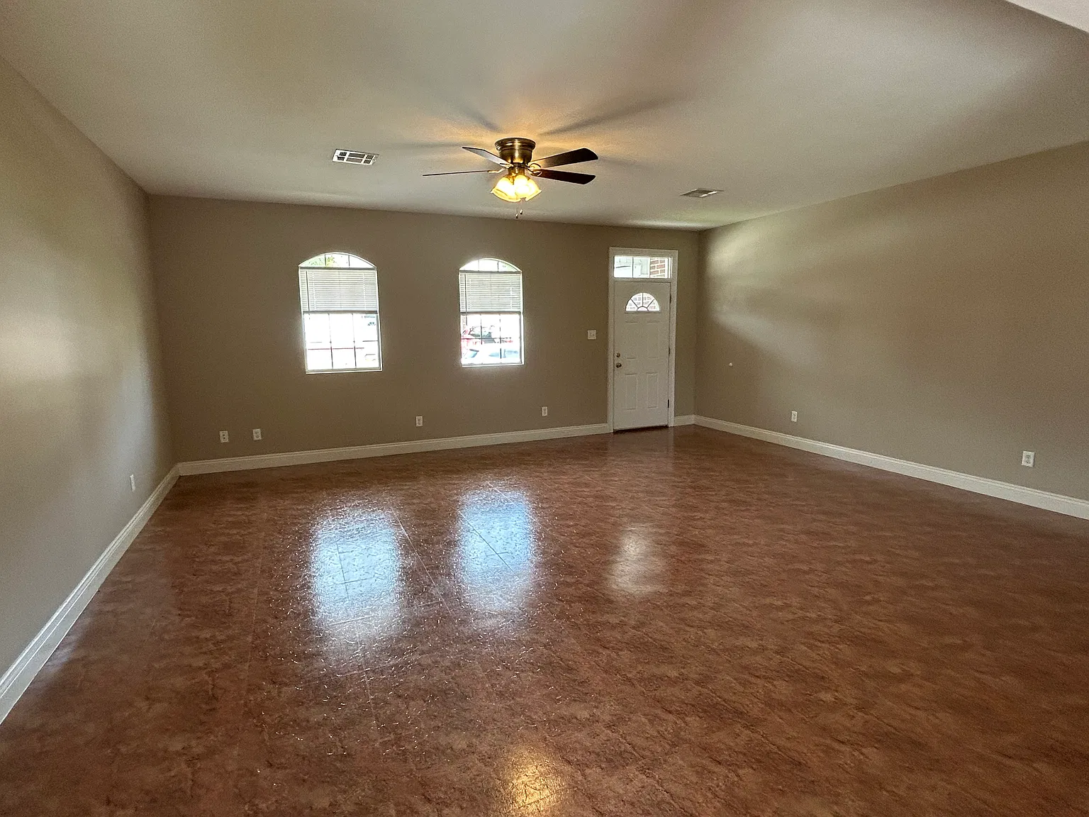 3 bed, 1800 sqft, $1,600 — Photo 3