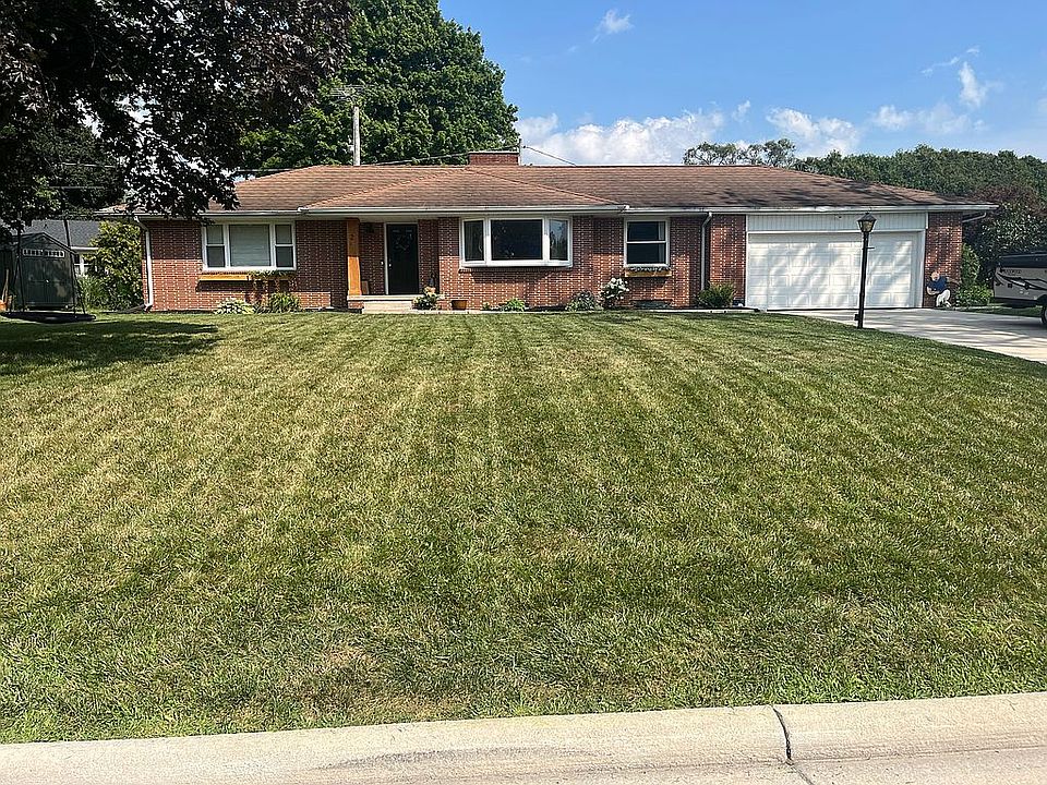 1st image of 2 Park Lane Dr