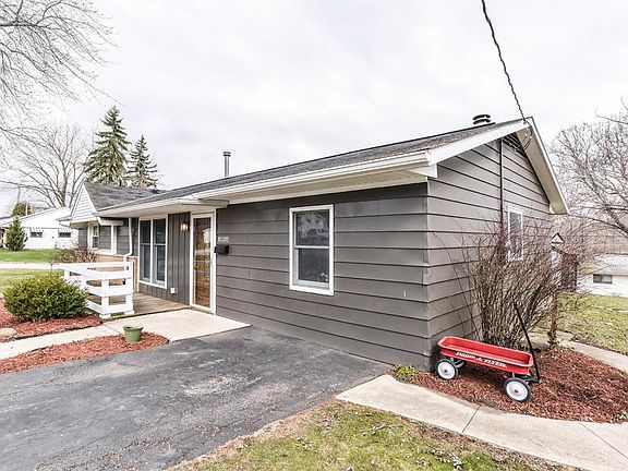 2nd image of 165 Cliffbrook Dr