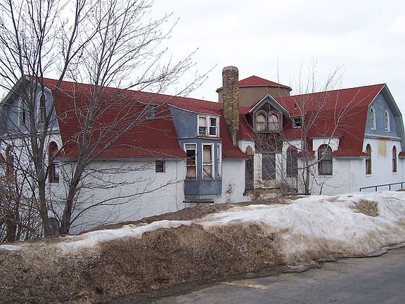 3rd image of 204 E Camp St