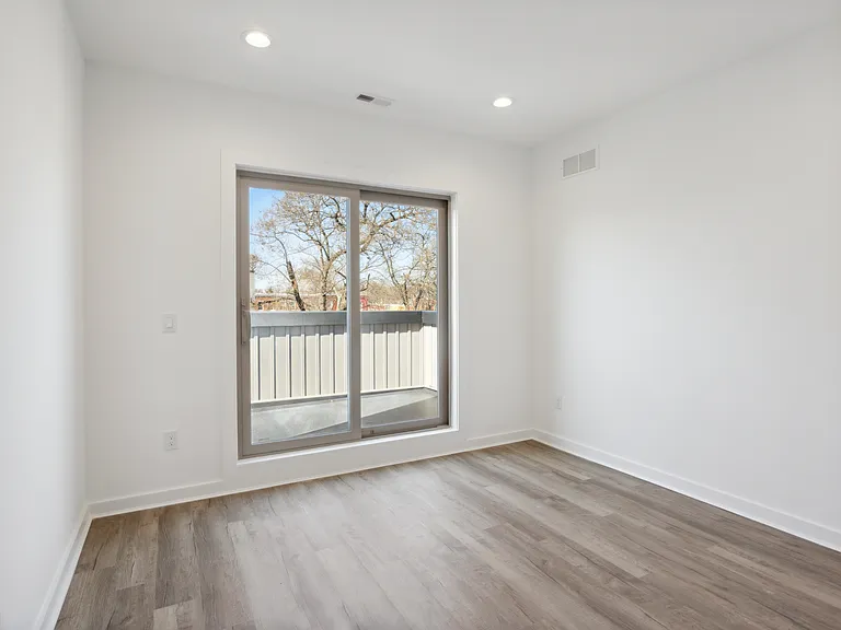 721 N De Kalb St — Photo 15