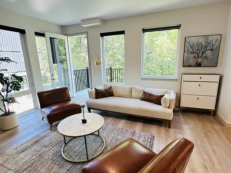 Luxury Unit 222 furnished (2BR 2BA) Similar Units: 322, 422 *Unit features vary. Inquire with our leasing office to schedule a tour!