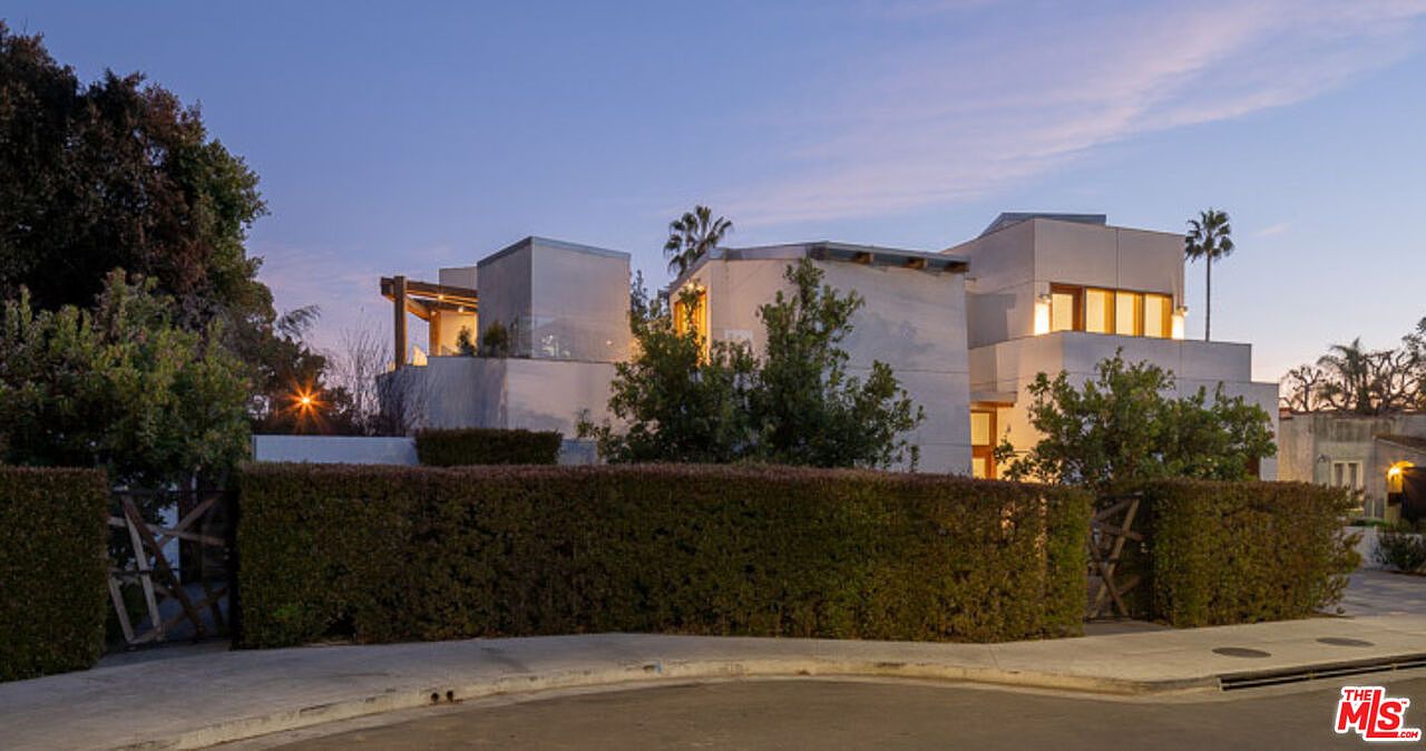 898 Commonwealth Ave