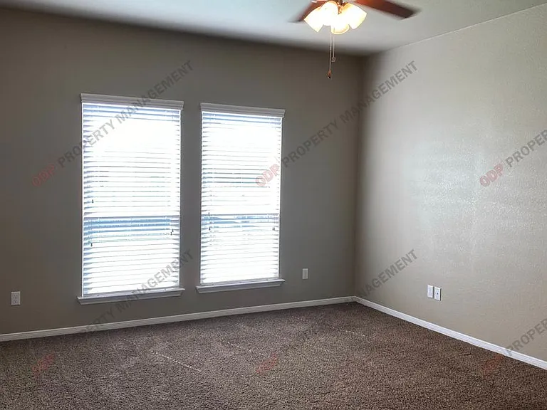 5607 Blackstone Dr — Photo 10