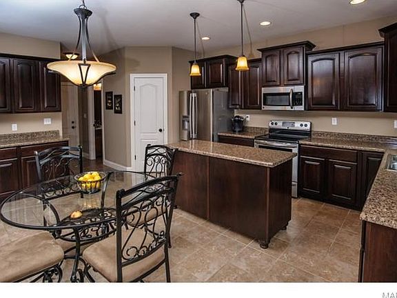 Stunning kitchen - notice buffet/bar cabinets top left.Tons of space for working or entertaining.