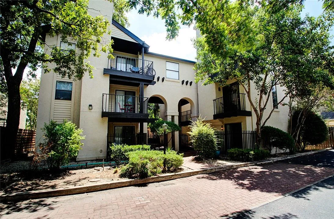 1 bed, 1.0 bath, 450 sqft, $1,095 — Photo 2
