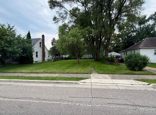 15348 Stephens Dr, Eastpointe, MI 48021