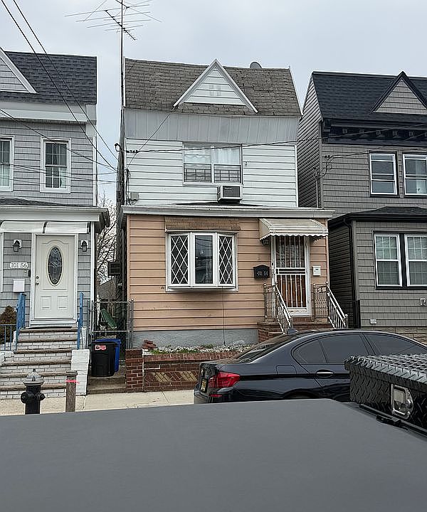 1st image of 10154 103rd St