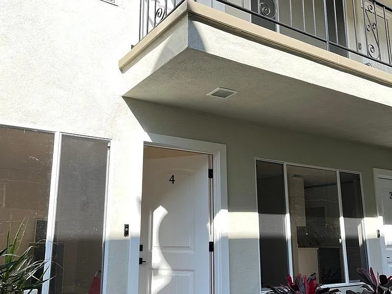 3020 E 3rd St #9 — Photo 17