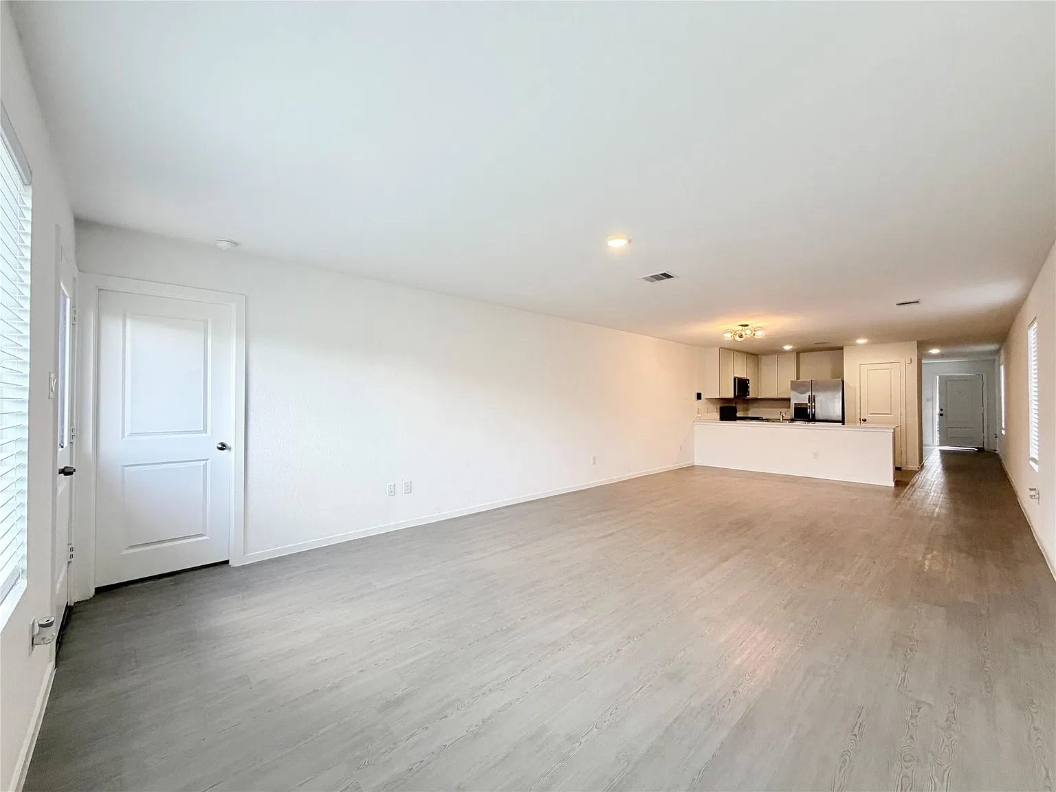 4 bed, 2.0 bath, 1720 sqft, $2,400 — Photo 3