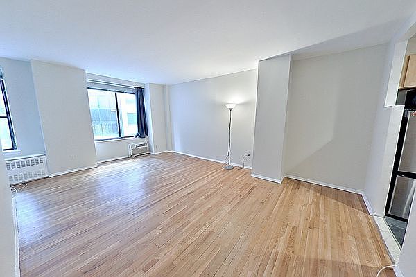 1st image of 114 E 40th St APT 4B