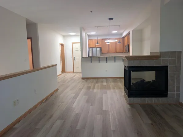 150 E Burnsville Pkwy APT 303, Burnsville, MN 55337