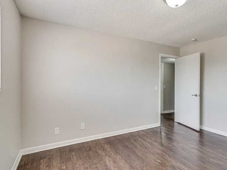 817 SW 23rd St #6 — Photo 36