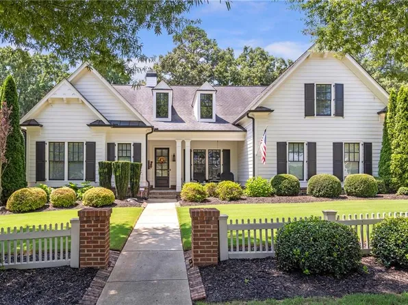 4085 Williams Point Dr, Cumming, GA 30028