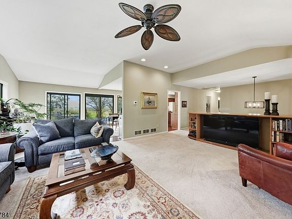 4th image of 160 Sandy Ridge Rd