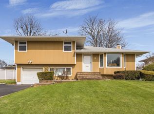 37 Bounty Ln, Jericho, NY