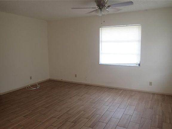 4th image of 10411 N Otis Ave