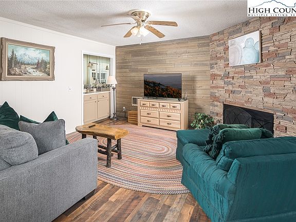 3rd image of 301 Pinnacle Inn Road #3115