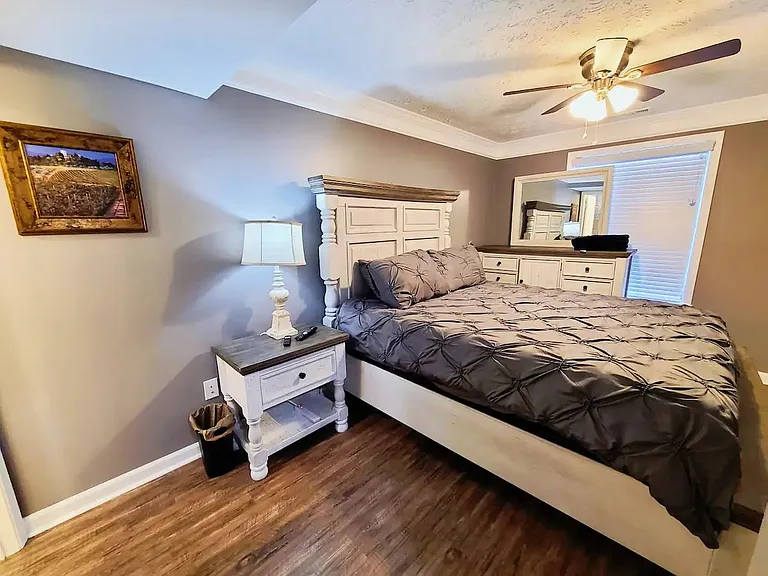404 Bainbridge Ct #E2 — Photo 18
