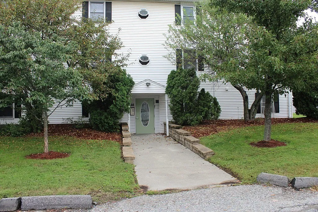 2 bed, 1.0 bath, 852 sqft, $1,800 — Photo 2