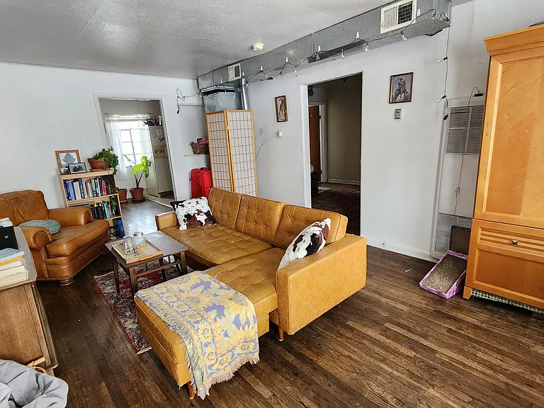 113 E Plum St #113 — Photo 1