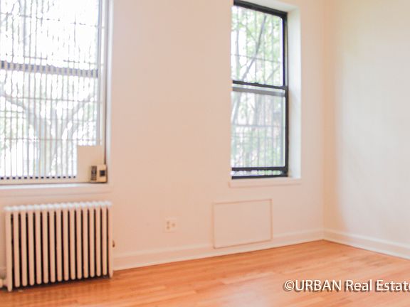 4th image of 271 E 10th St #4RE