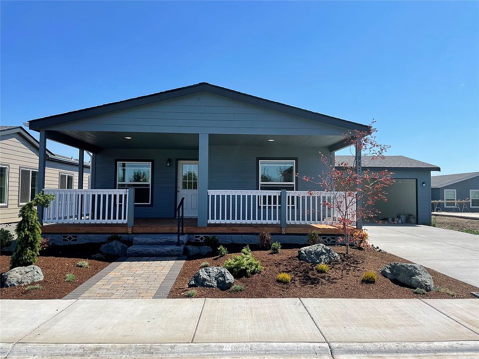 1st image of 924 N Iris Avenue