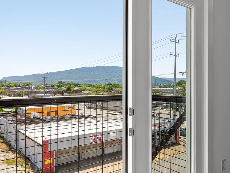 East Line Apartments | Modern Studio Apartments in Downtown Chattanooga — Photo 4