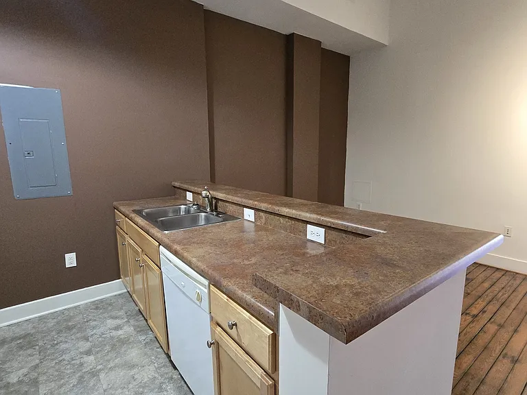 900 W Broad St #20B — Photo 6