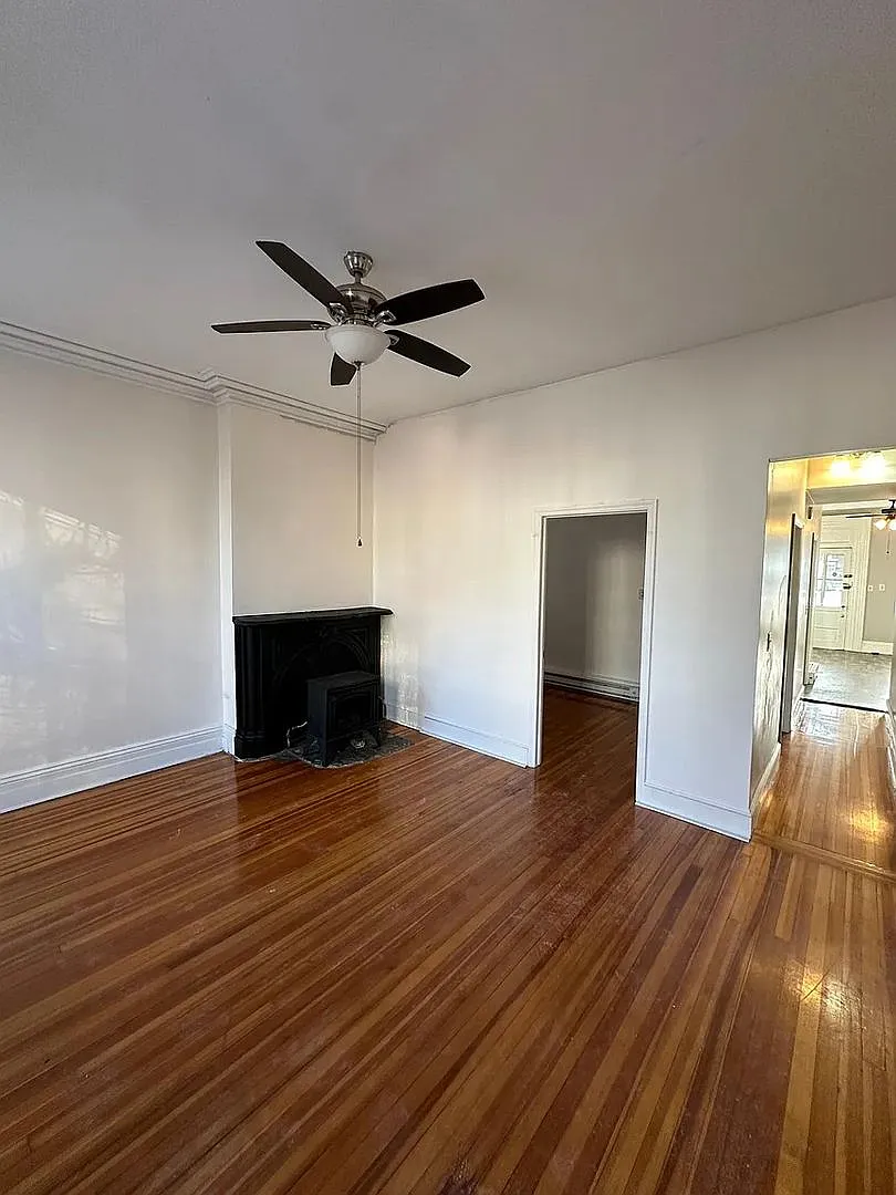 Charming 2BR Duplex in Albany — Photo 2